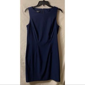 Women’s sleeveless navy business dress